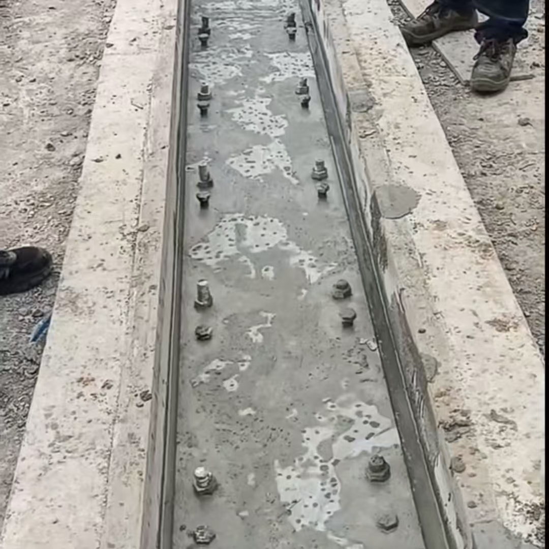 中华台北港口码头起重机龙门吊重型机械设备稳固用早强快凝轨道胶泥